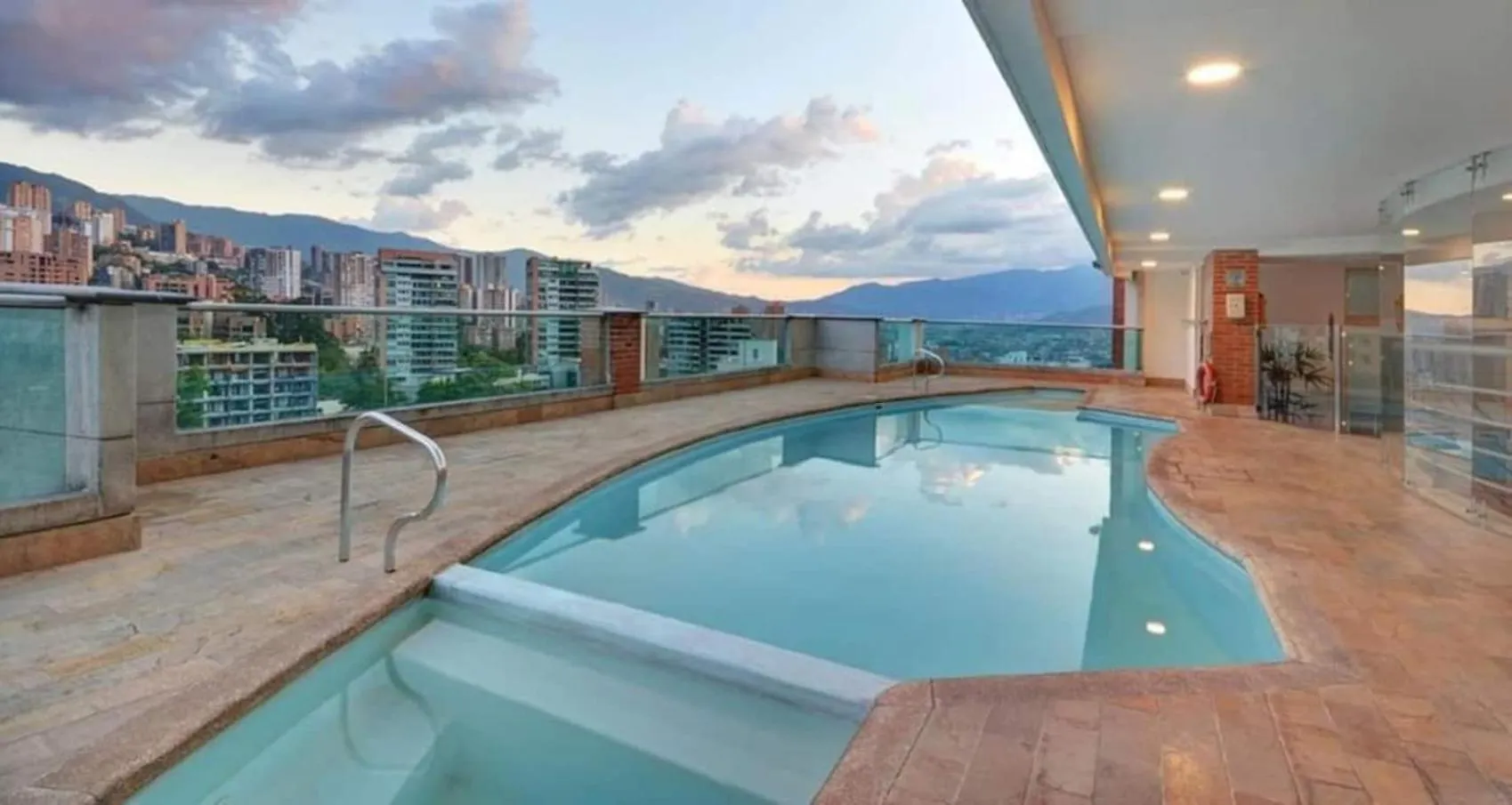 Elegant High Floor 1 Bedroom With Gym & Pool 1202 Medellín Colombia