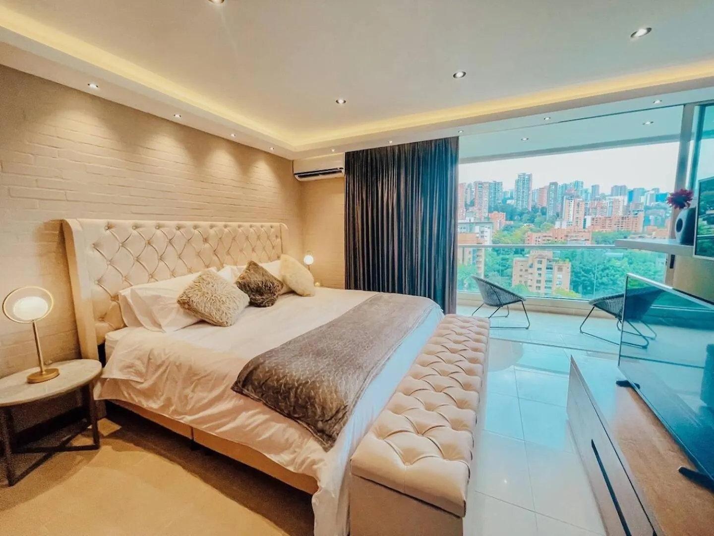 Lejlighed Elegant High Floor 1 Bedroom With Gym & Pool 1202 Medellín