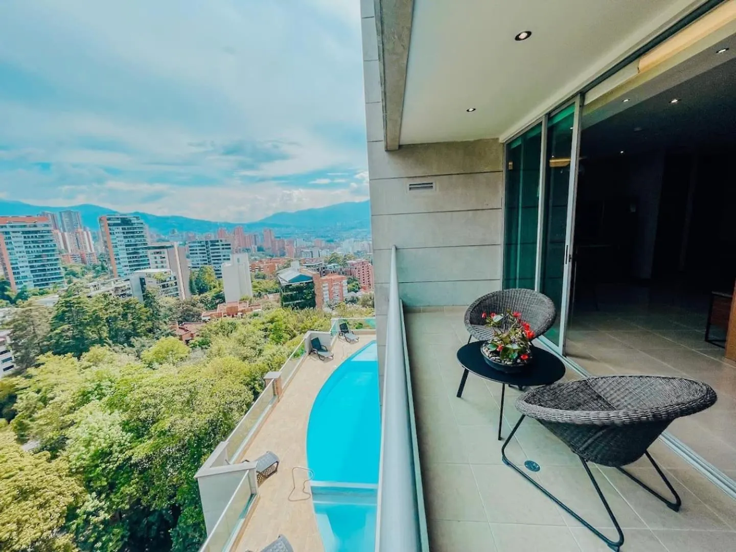 Elegant High Floor 1 Bedroom With Gym & Pool 1202 Medellín 0*,  Colombia