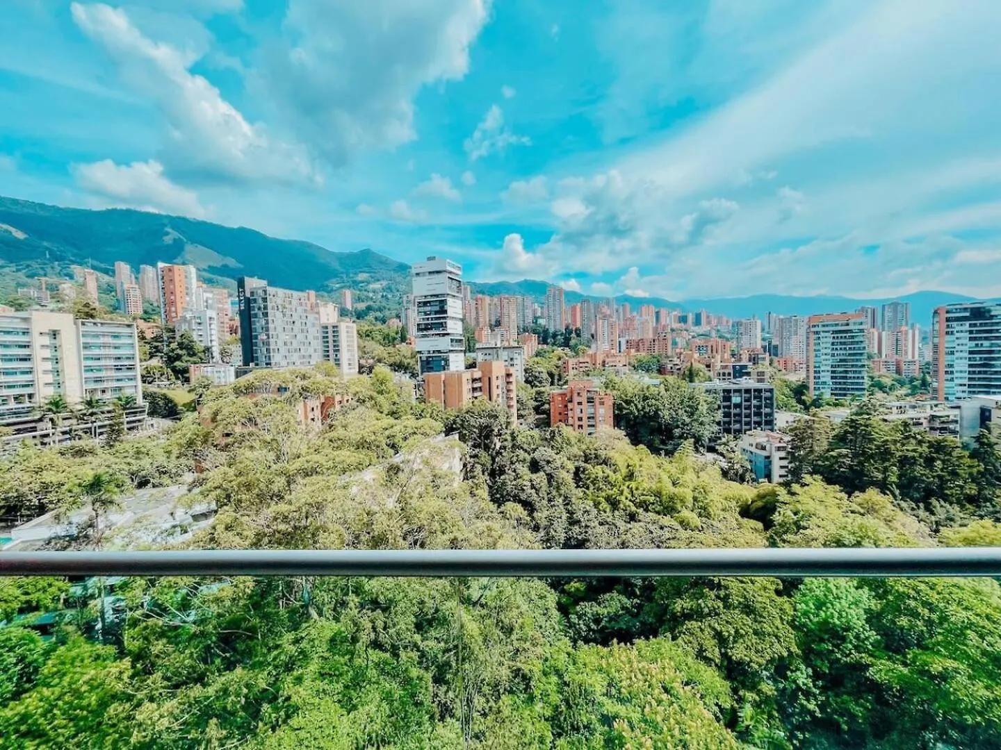 Elegant High Floor 1 Bedroom With Gym & Pool 1202 Medellín