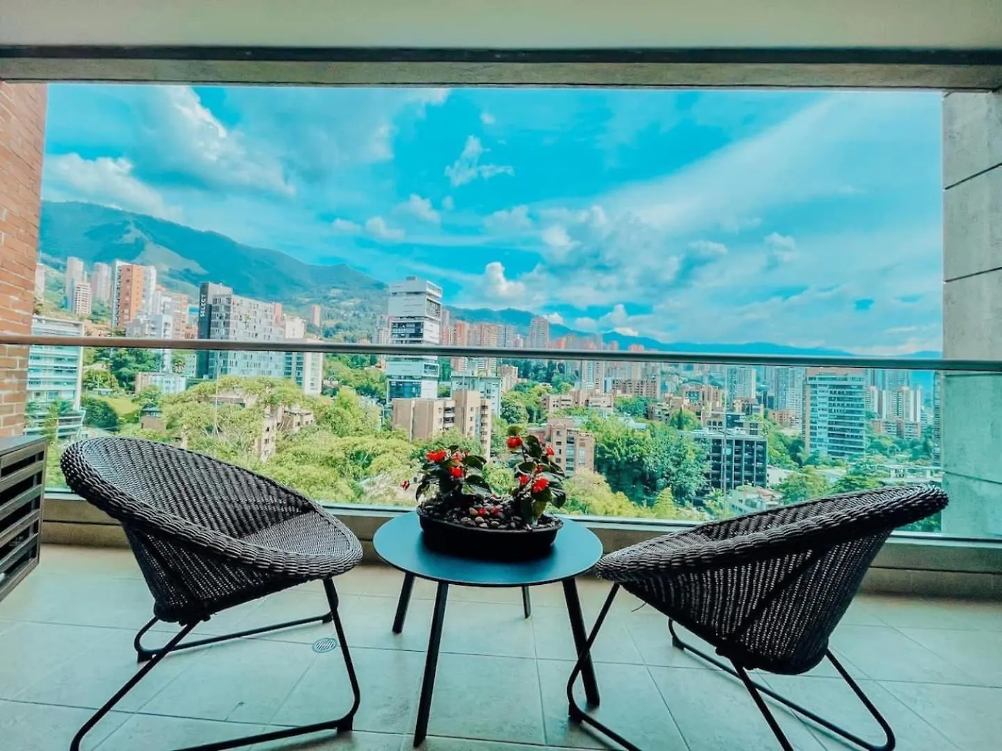 Апартаменты Elegant High Floor 1 Bedroom With Gym & Pool 1202 Медельин