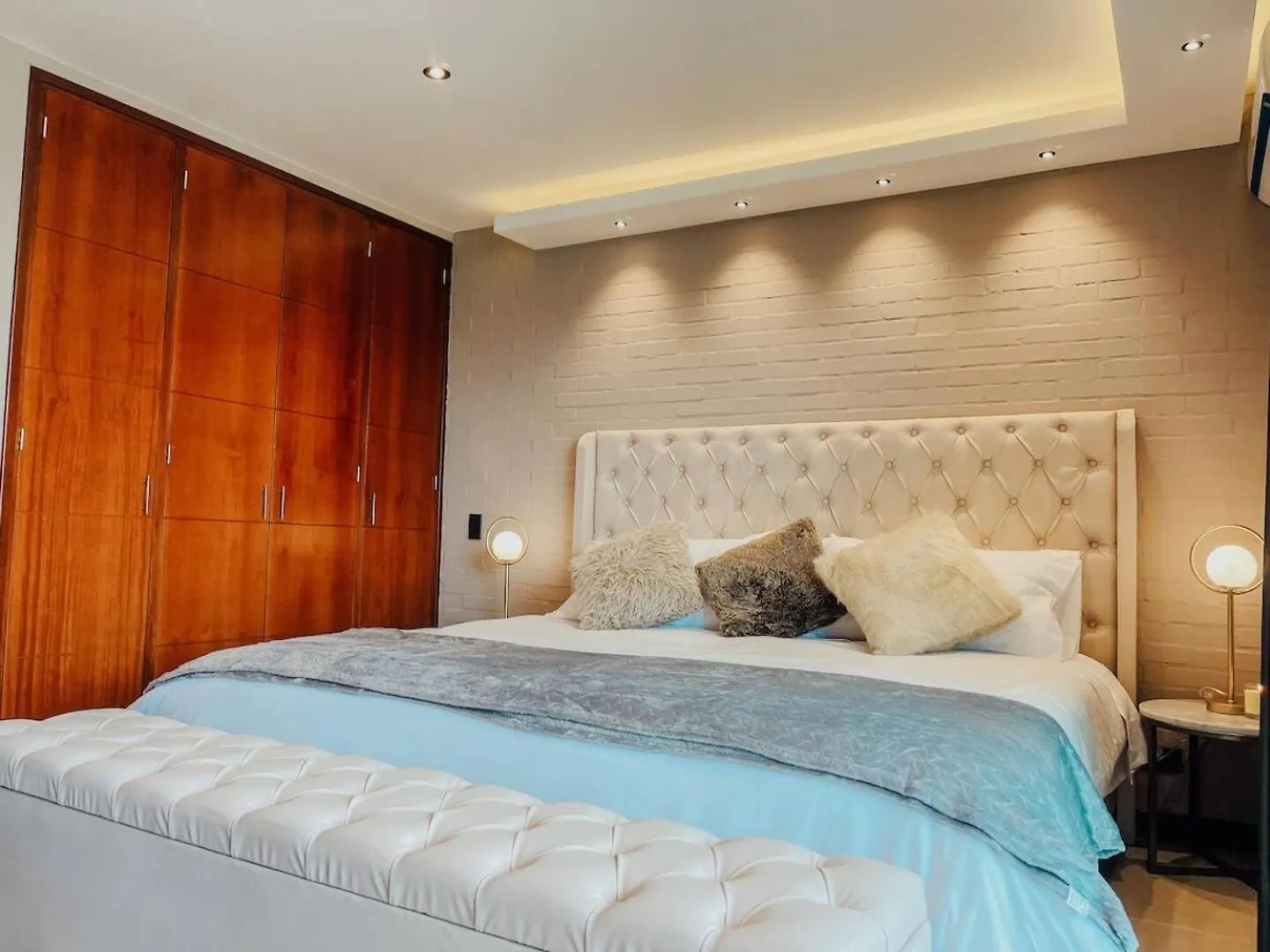 Elegant High Floor 1 Bedroom With Gym & Pool 1202 Medellín Colombia