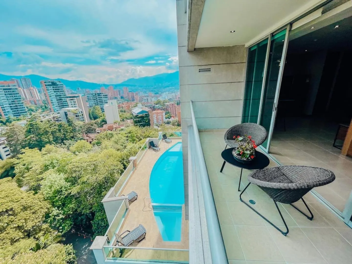 Elegant High Floor 1 Bedroom With Gym & Pool 1202 Medellín Lejlighed