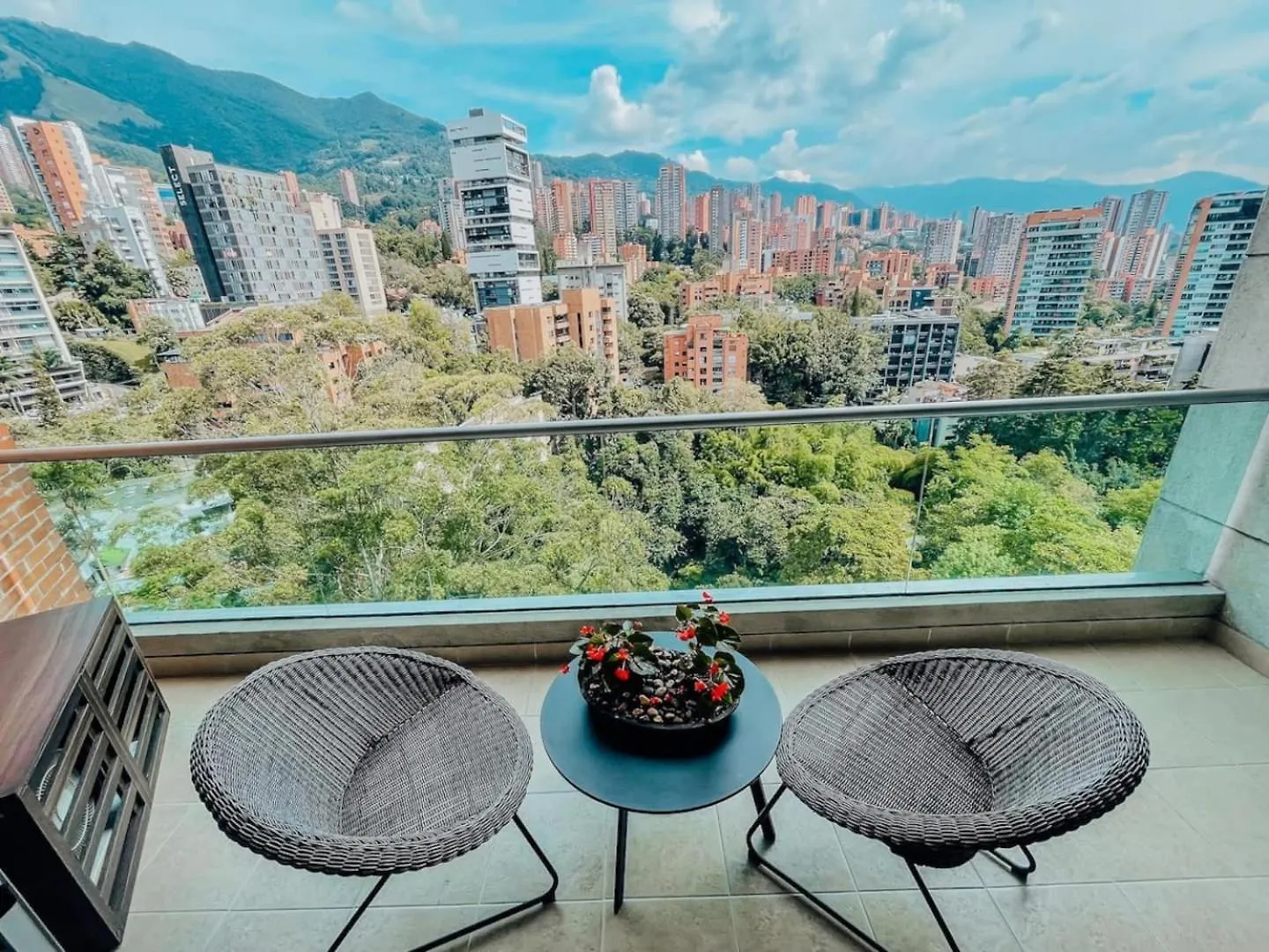 Elegant High Floor 1 Bedroom With Gym & Pool 1202 Медельин